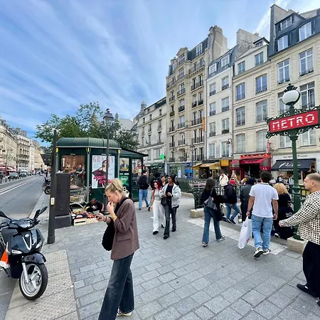 Coeur Du Marais-rue Des Rosiers * Paris