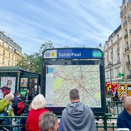 Coeur Du Marais-rue Des Rosiers Paris