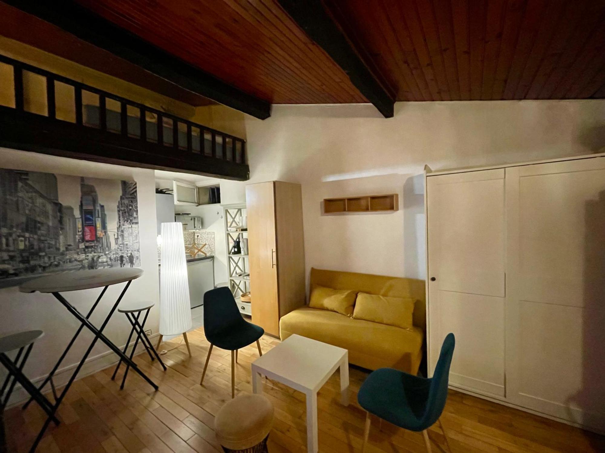 Apartment Coeur Du Marais-rue Des Rosiers *